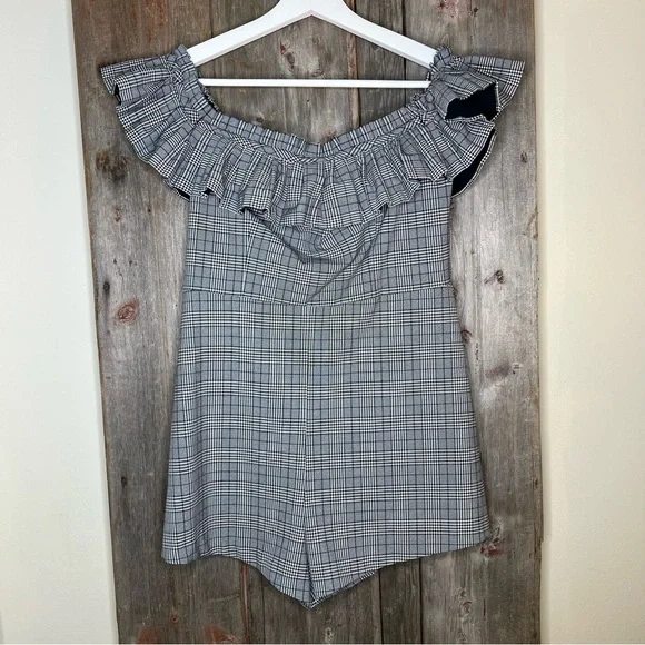 Urban Outfitters Glenn Plaid Off The Shoulder Romper Size 6 - Picture 3 of 13